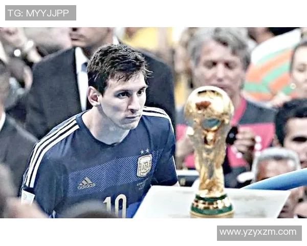 全球排位第一的足球明星背后的故事与成就解析