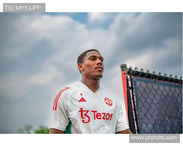 曼联足球短袖热销中展现红魔魅力与激情尽在每一场比赛中 曼联足球短袖热销中展现红魔魅力与激情尽在每一场比赛中